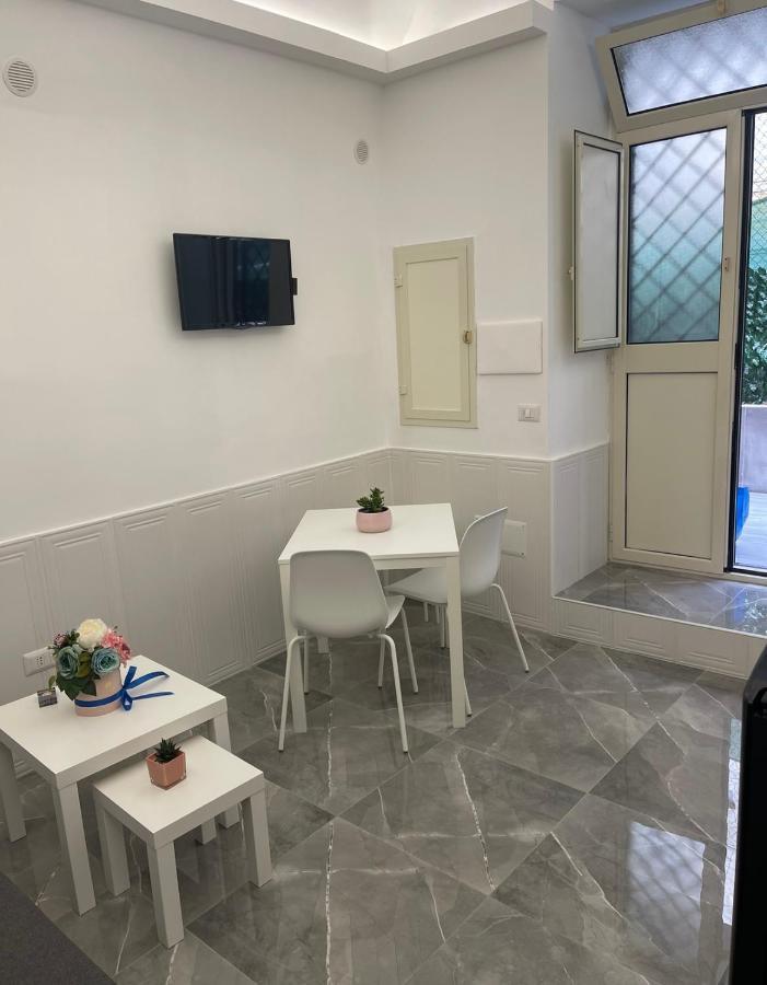Santa Monica Apartment Naples